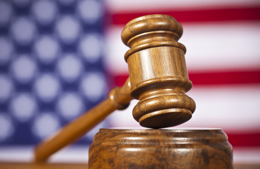 الإفراج عن ممثل ومخرج أمريكي شهير يواجه اتهامات بالاعتداء الجنسي على أطفال