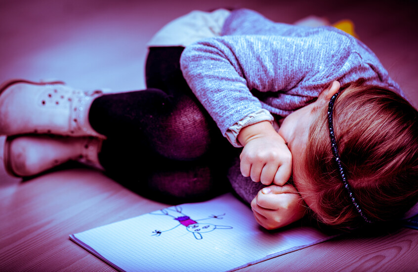 فضيحة مرعبة في إسرائيل.. جندي احتياط انتحل شخصية امرأة  وأقنع رجالا بالاعتداء جنسيا على أطفالهم