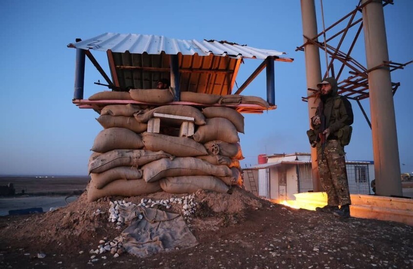 الإخبارية السورية نقلا عن مصادر في الجيش: مقتل 11 جنديا في اليوم الأول من وقف إطلاق النار مع "قسد"