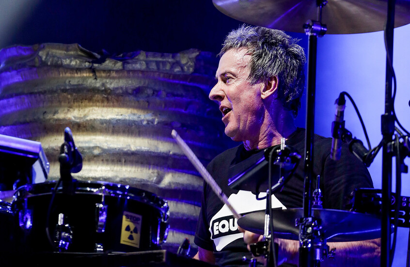 وفاة عازف طبول الروك الأسطوري روب هيرست