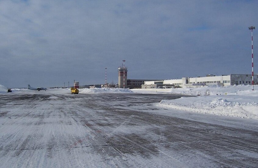 طائرة تقل أكثر من 300 راكب تنزلق عن مدرج مطار ماغادان الروسية