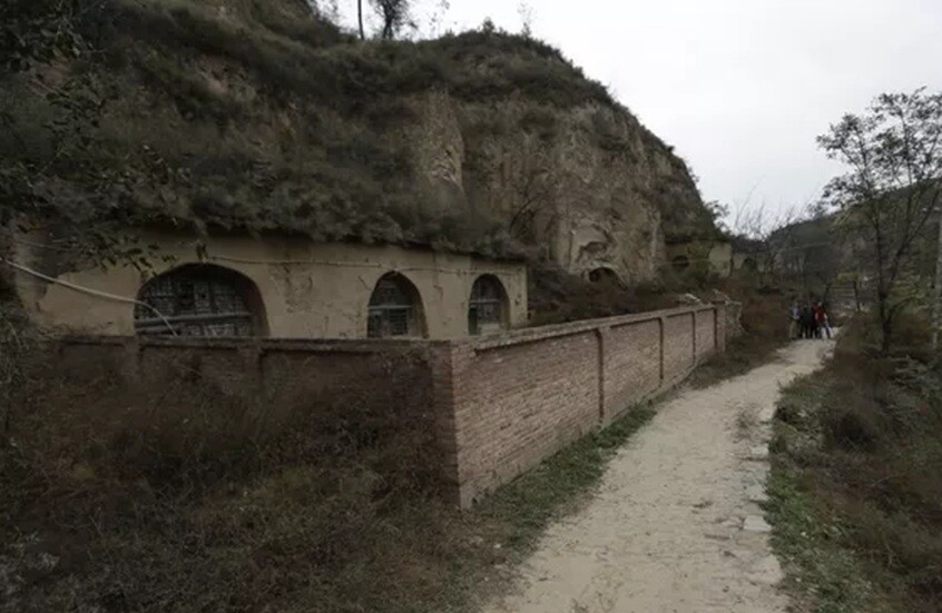 الساعة الخامسة فجراً... لحظة انهيار إمبراطورية تحت الركام