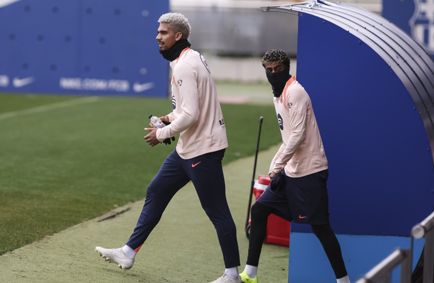 يلعب في كل المراكز.. برشلونة يكشف عن "سلاحه السري" في حراسة المرمى بعد رحيل تير شتيغن