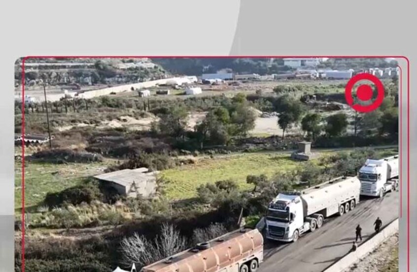 أول دفعة نفط تصل إلى بانياس بعد استعادة السيطرة على حقلي العمر والتنك في ريف دير الزور بسوريا