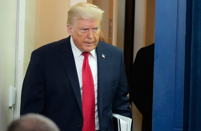 ترامب يعقد اجتماعا مغلقا مع وزير القوات الجوية الأمريكية اليوم