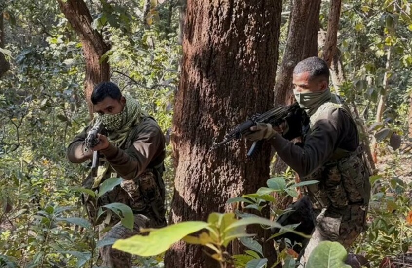 إصابة 11 فرد أمن بعد انفجار ست عبوات ناسفة في الهند