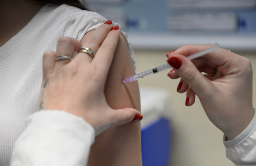 "كلها سموم".. ترامب ينشر فيديو مثيرا للجدل عن اللقاحات وعلاقتها بالتوحد