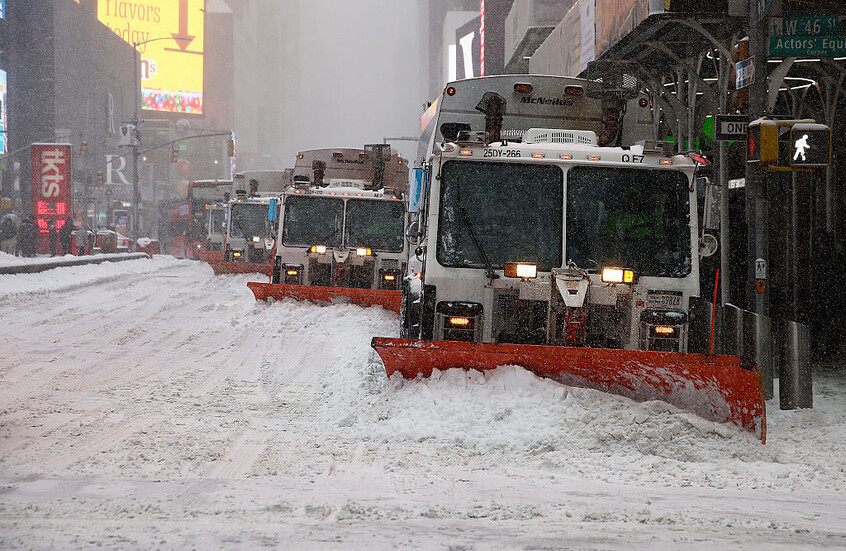 الولايات المتحدة..  14 وفاة وإلغاء 3 آلاف رحلة جوية بسبب العاصفة الثلجية