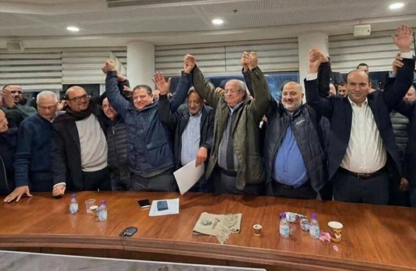 بينيت يرفع دعوى قضائية ضد حزب "الليكود" بسبب صورة مفبركة له مع قادة الأحزاب العربية