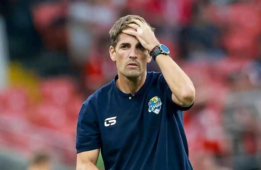 "أيقظ لاعبيه 28 ساعة متواصلة".. في حادثة غريبة "ChatGPT" يتسبب بإقالة مدرب إسبانيا الأسبق