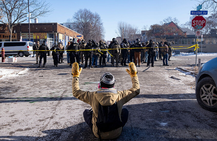 تحقيق لـ FBI في مجموعات دردشة على "سيغنال" يشتبه باستخدامها لعرقلة عمل سلطات الهجرة