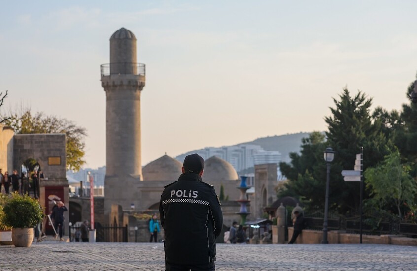 أذربيجان: القبض على 3 أشخاص كانوا يخططون لهجوم ضد إحدى السفارات في باكو (فيديو)