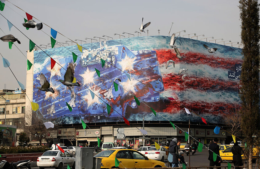 موقع إسرائيلي: واشنطن قلقة من "نشاط عسكري غير تقليدي" في طهران