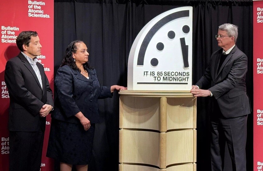 ساعة يوم القيامة تصل إلى أقرب نقطة من منتصف الليل في التاريخ