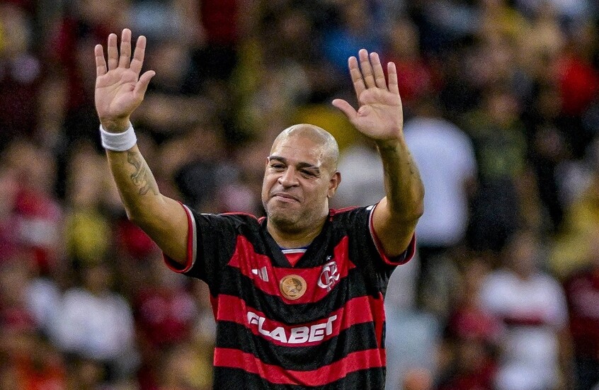 أيها الوغد.. "الإمبراطور" أدريانو يحذر محتالا سرق أموال والدته (فيديو)