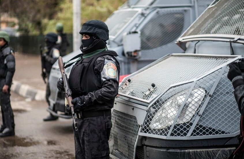 مصر.. سجن سيدة 10 سنوات بتهمة احتجاز مصممة أزياء وإجبارها على بيع شقة تحت التهديد