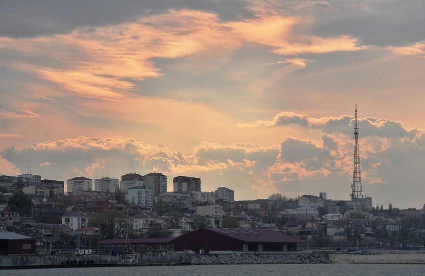 ميناء محج قلعة الروسي.. انتهاء عملية إنقاذ سفينة إيرانية وإجلاء طاقمها بسلام