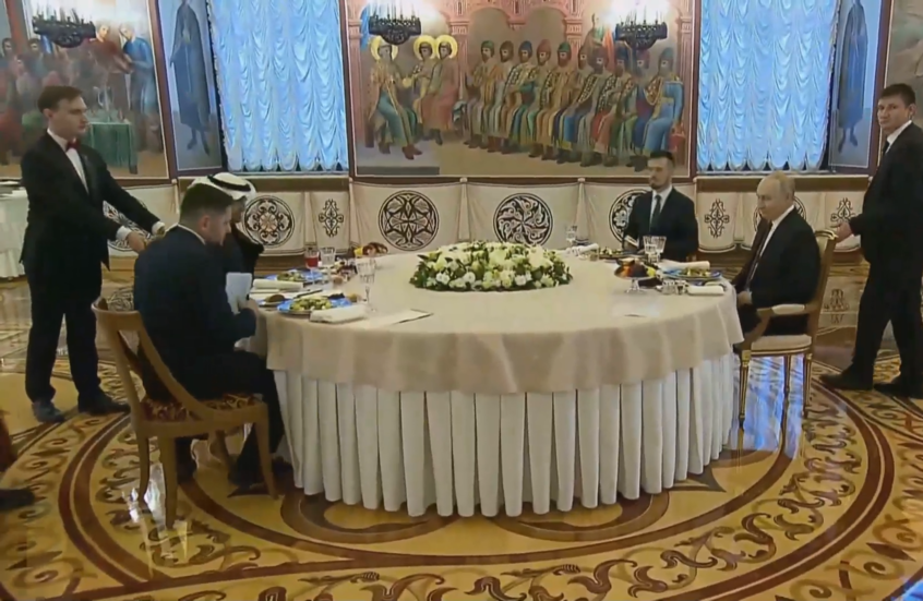 مأدبة غداء تجمع بوتين وبن زايد في الكرملين