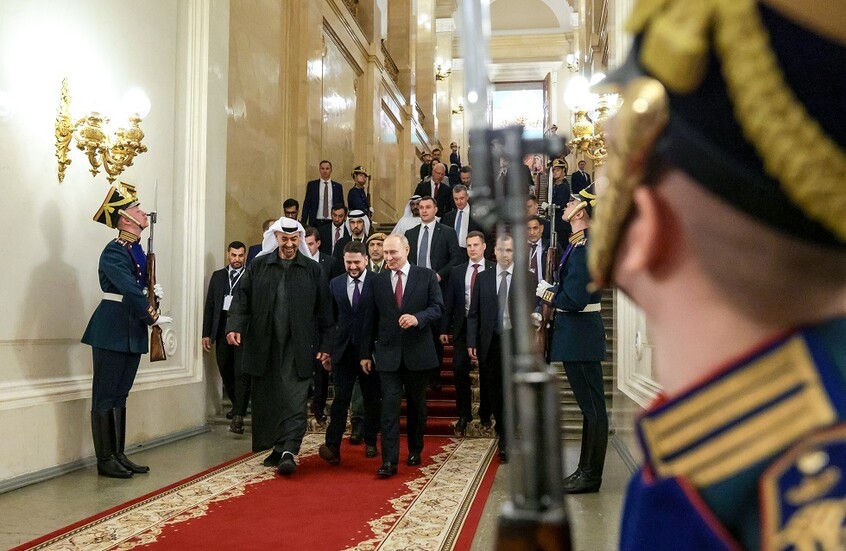 بن زايد يزور روسيا بمعطف من بوتين (فيديوهات+صور)