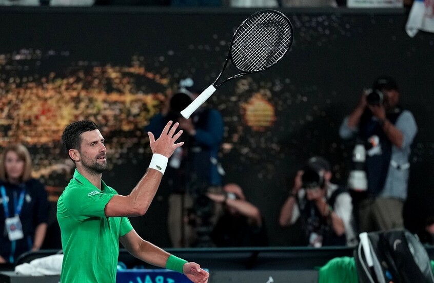 "صراع الجبابرة".. دجوكوفيتش يقهر سينر في بطولة أستراليا (فيديو)