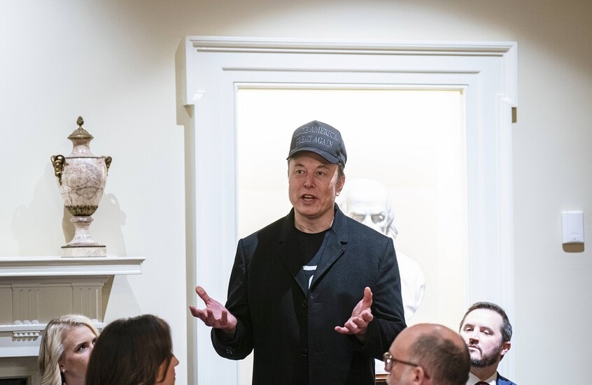 ماسك ينفي زيارته لجزيرة إبستين