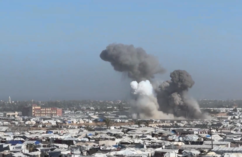 قصف إسرائيلي يستهدف خيام النازحين في مواصي خان يونس
