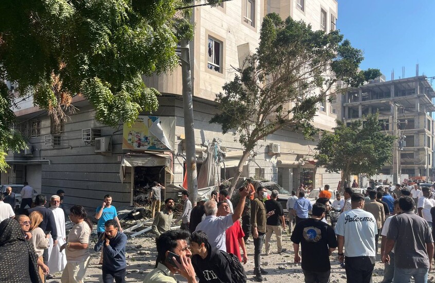 إيران.. انفجار يهز بندر عباس ويدمر طابقين في مبنى سكني (فيديو)