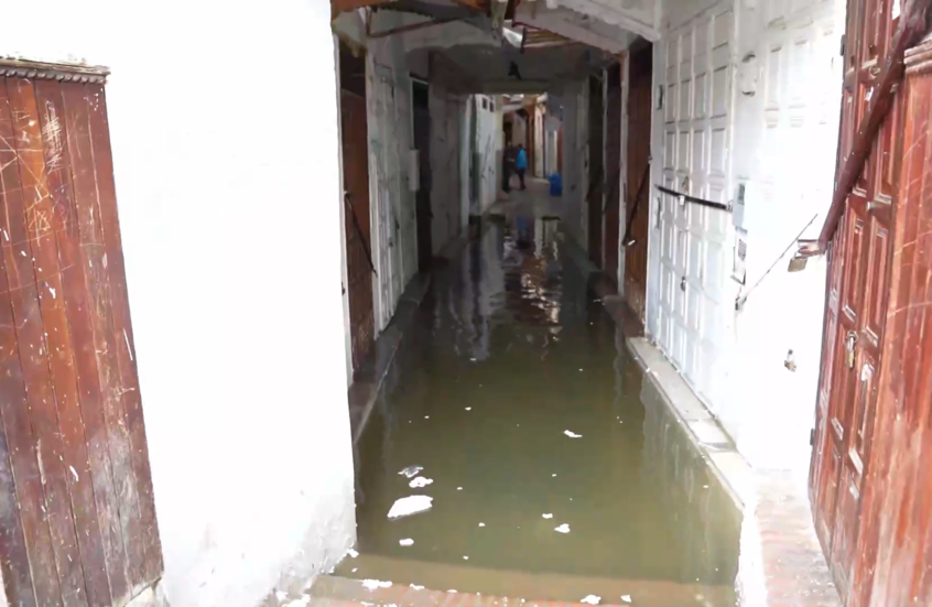 الفيضانات تغمر مدينة القصر الكبير شمال المغرب