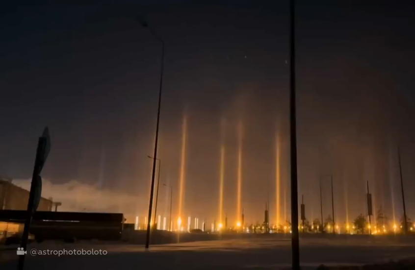 أعمدة الضوء النادرة تزين سماء بطرسبورغ