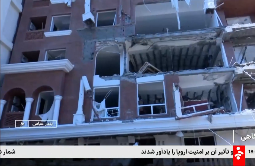 آثار انفجار بمبنى سكني في بندر عباس جنوبي إيران