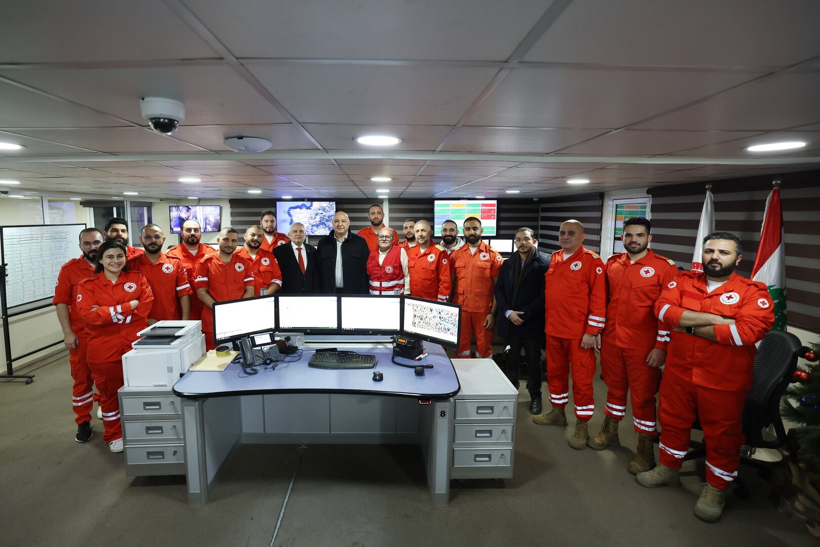 لبنان.. عون يتفقد القوى الأمنية والدفاع المدني والصليب الأحمر خلال احتفالات رأس السنة