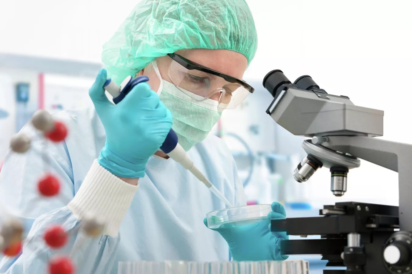 مركز غاماليا الروسي يكشف عن نتائج واعدة للقاح سرطان الجلد ويحدد موعد بدء التطعيم