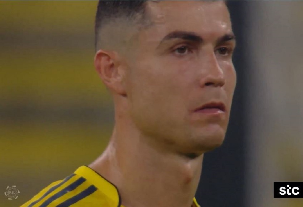تصرف رونالدو بعد هزيمة النصر أمام الأهلي في "الكلاسيكو" السعودي (فيديو)