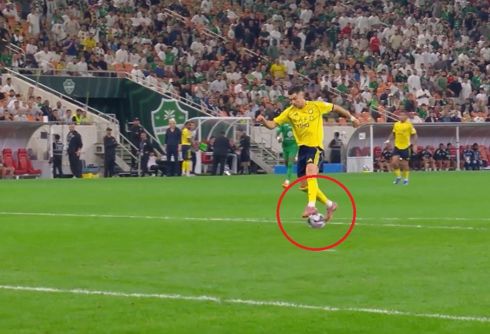 شاهد.. رونالدو يهدر فرصة هدف بغرابة في "الكلاسيكو"