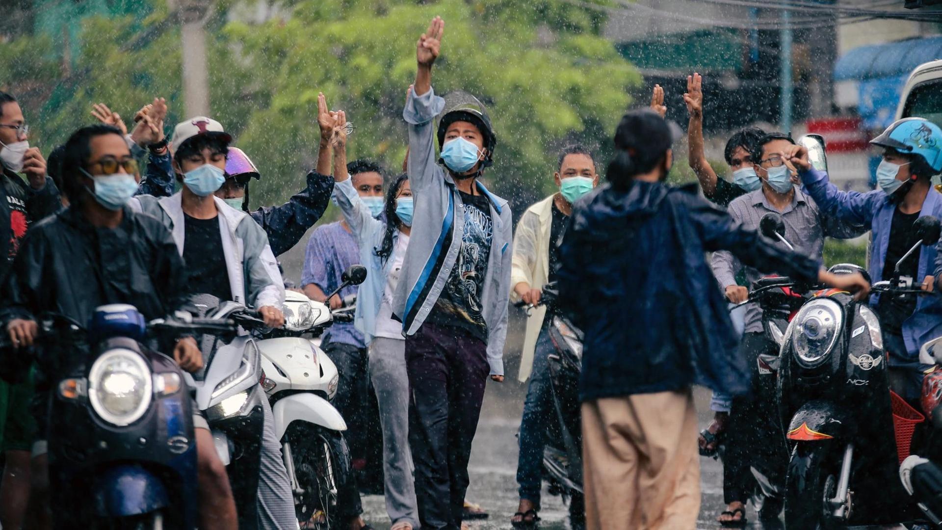 ميانمار.. الحكومة العسكرية تطلق سراح أكثر من 6100 سجين