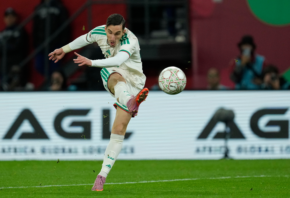 بهدف خرافي.. الجزائر تقصي الكونغو الديمقراطية وتتأهل لربع نهائي كأس إفريقيا (فيديو)