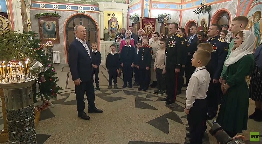 بوتين يوجه رسائل وحدة وفخر خلال قداس عيد الميلاد: محاربو روسيا يؤدون رسالة مقدسة والنصر واحد للجميع