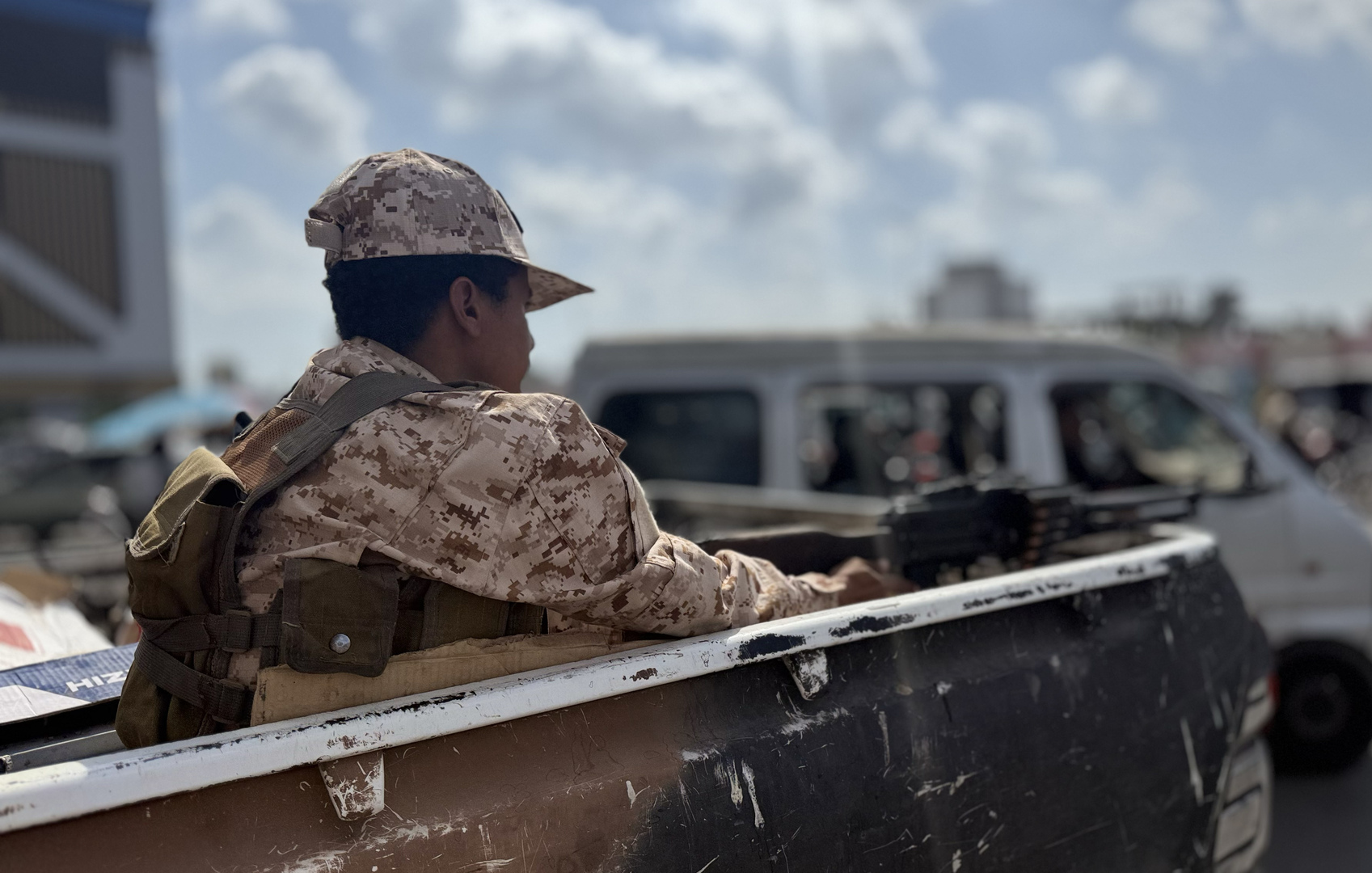مجلس القيادة اليمني يعلن فرض حظر التجوال في عدن من التاسعة مساء وحتى السادسة صباحا