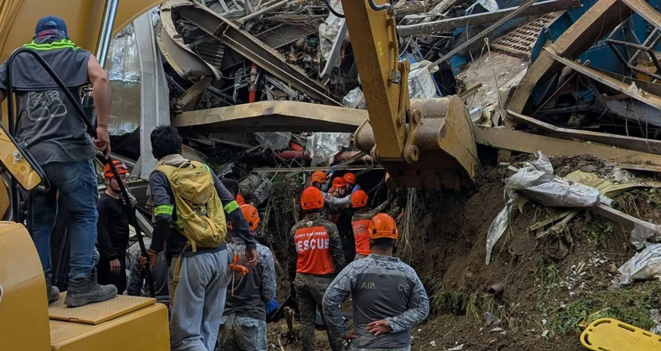 الفلبين.. النفايات تقتل شخصا وتطمر 38 آخرين!