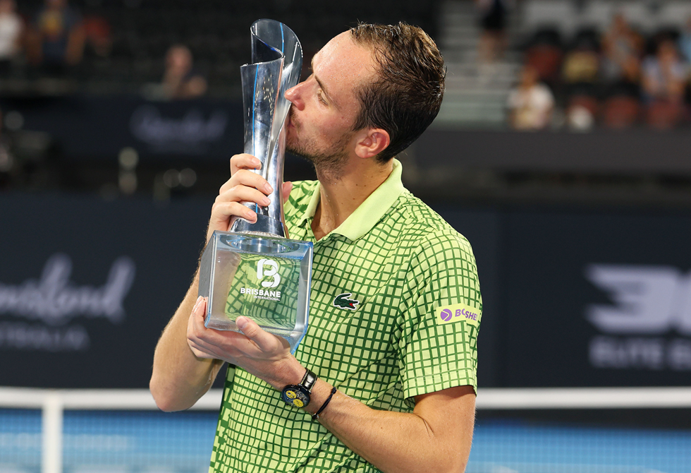 الروسي مدفيديف يتوج بلقب بطولة برزبين