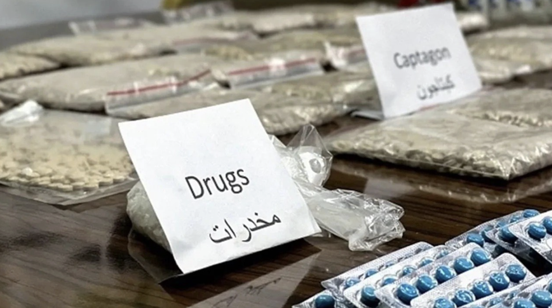 الدفاع العراقية تحبط تهريب أكثر من 140 ألف حبة مخدرة باستخدام بالونات في الصحراء