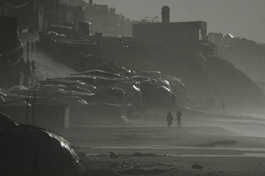 مكتب غزة الحكومي: وفاة 21 فلسطينيا بسبب البرد في مخيمات النزوح القسري منذ بداية الحرب على القطاع