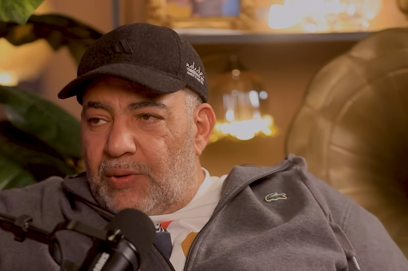 "أنا آسف".. الفنان المصري بيومي فؤاد يعتذر باكيا لمحمد سلام (فيديو)