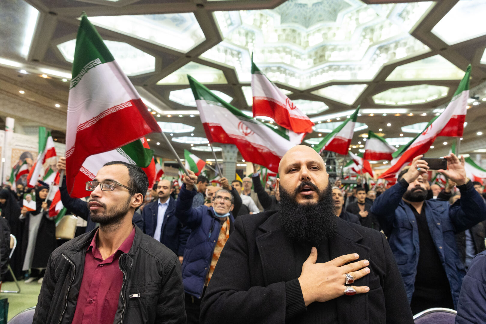 إيران.. الحكومة تدعو لمسيرات مضادة للاحتجاجات وتعلن حدادا وطنيا