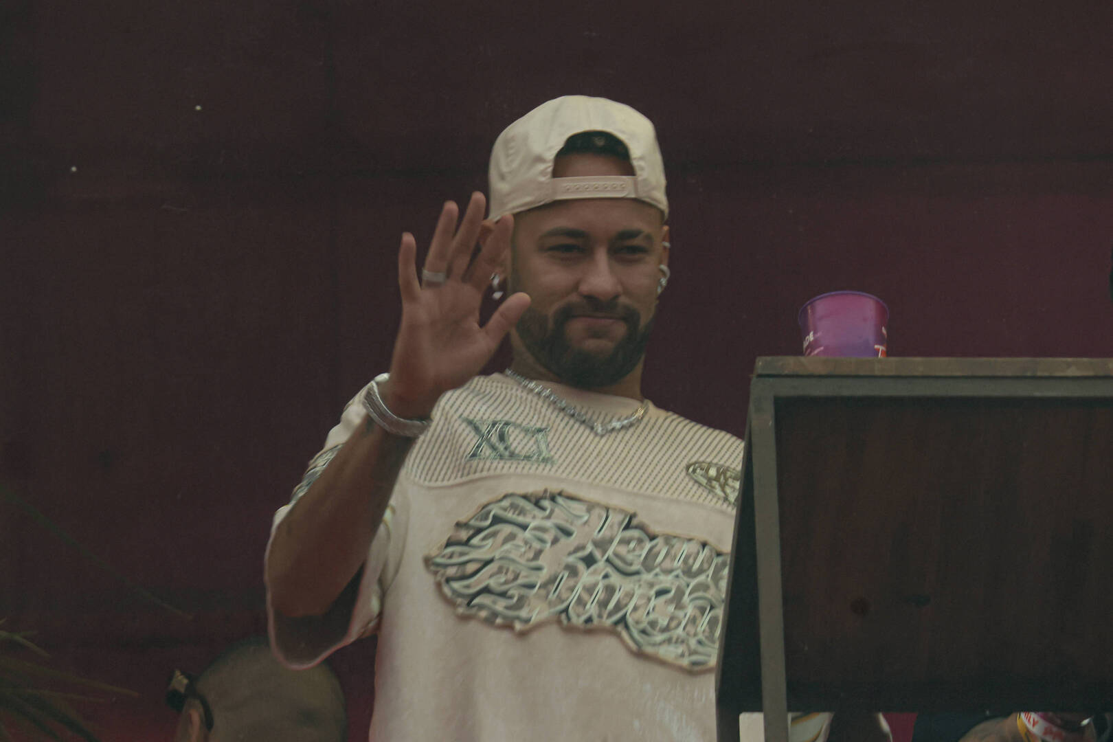 نيمار يحقق حلم الطفولة