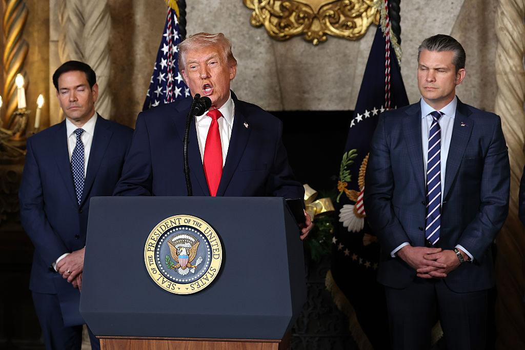 "وول ستريت جورنال": ترامب يناقش عملية محتملة ضد إيران مع روبيو وهيغسيث