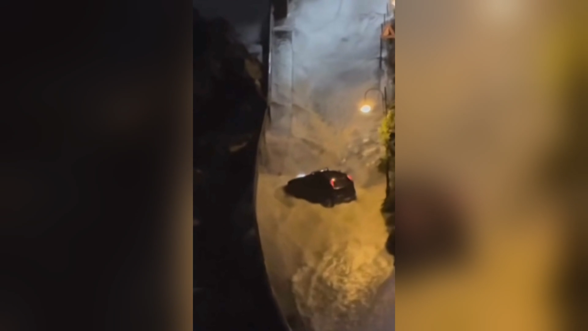 شاهد.. عاصفة عنيفة تجتاح كالابريا الإيطالية وتفاجئ سائقي السيارات