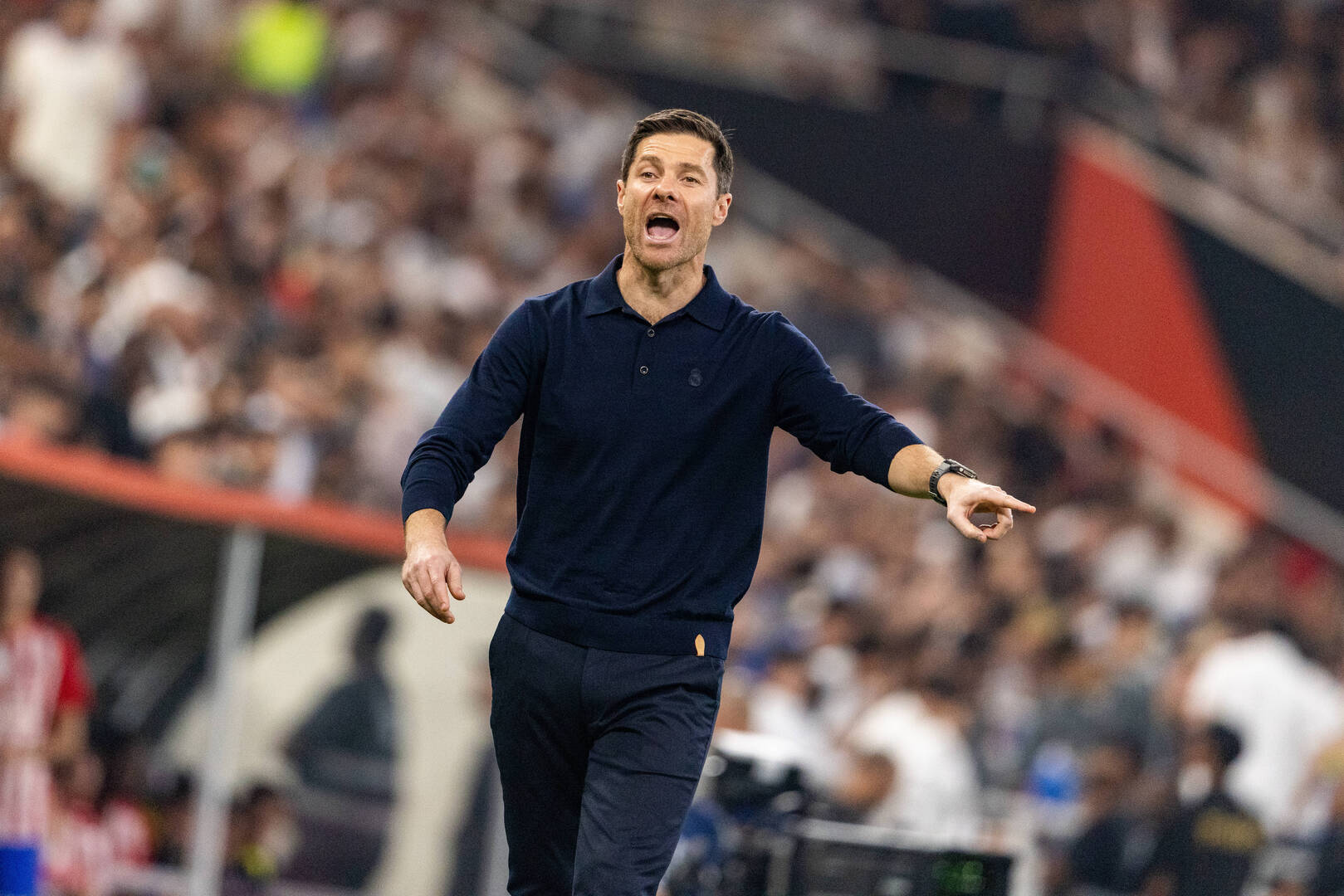 بند مفاجئ في عقد تشابي ألونسو مع ريال مدريد