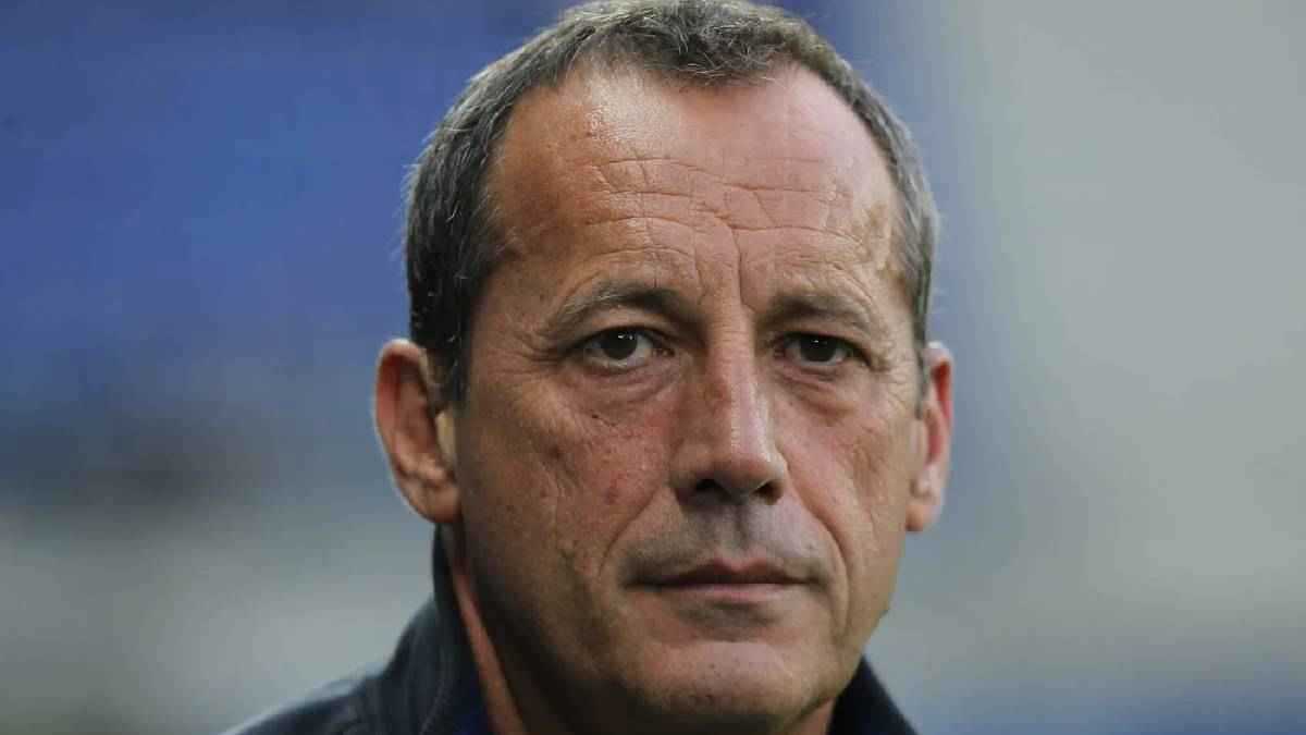 اغتيال الرئيس التاريخي لنادي أجاكسيو الفرنسي خلال جنازة والدته