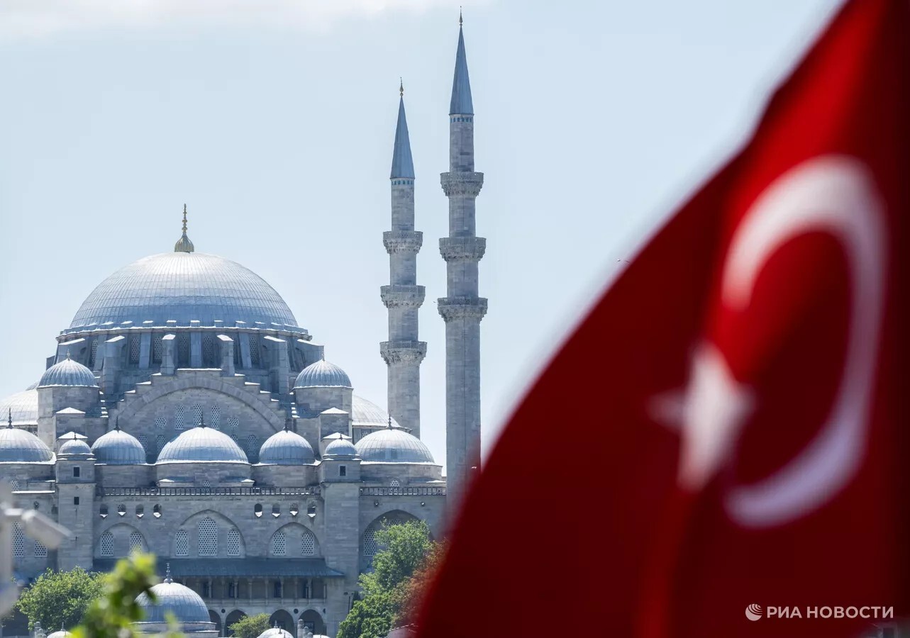 خبير تركي: أي تدخل عسكري في إيران قد يؤدي إلى ظهور جيران "غير مرغوب فيهم"